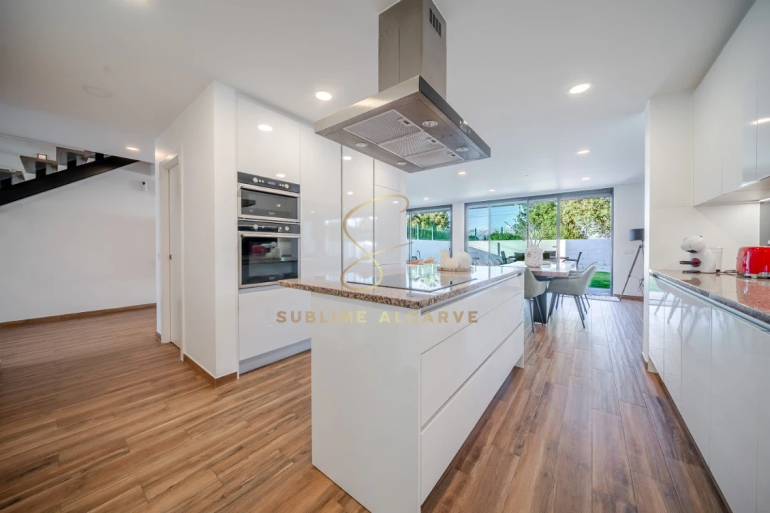 Moradia T4 para Venda em Alvor Foto 12