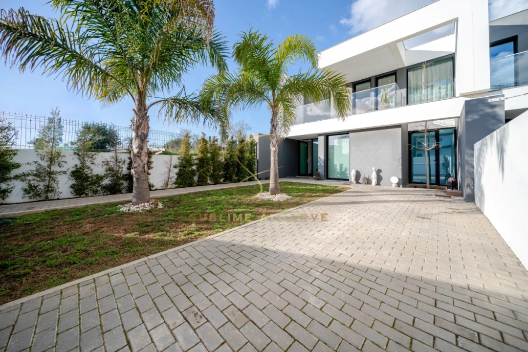 Moradia T4 para Venda em Alvor Foto 2