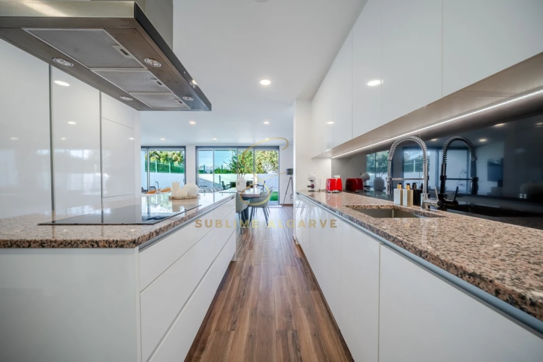 Moradia T4 para Venda em Alvor Foto 12