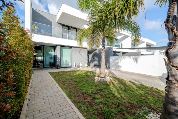 Moradia T4 para Venda em Alvor Foto 42