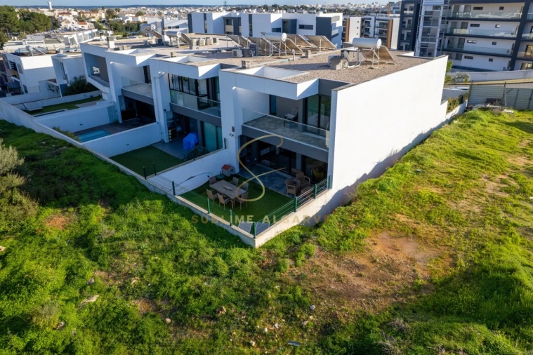 Moradia T4 para Venda em Alvor Foto 46