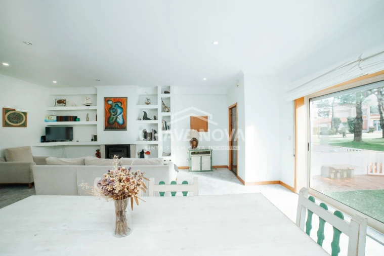 Apartamento T2 para Arrendamento em Antas Foto 4