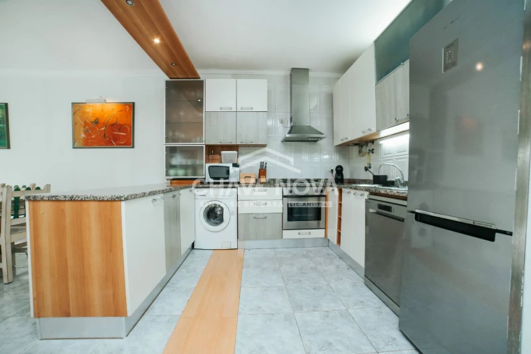 Apartamento T2 para Arrendamento em Antas Foto 7