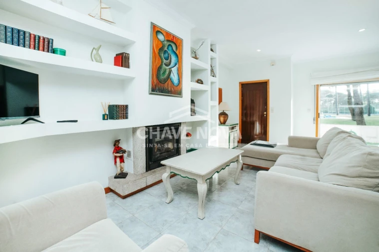 Apartamento T2 para Arrendamento em Antas Foto 11