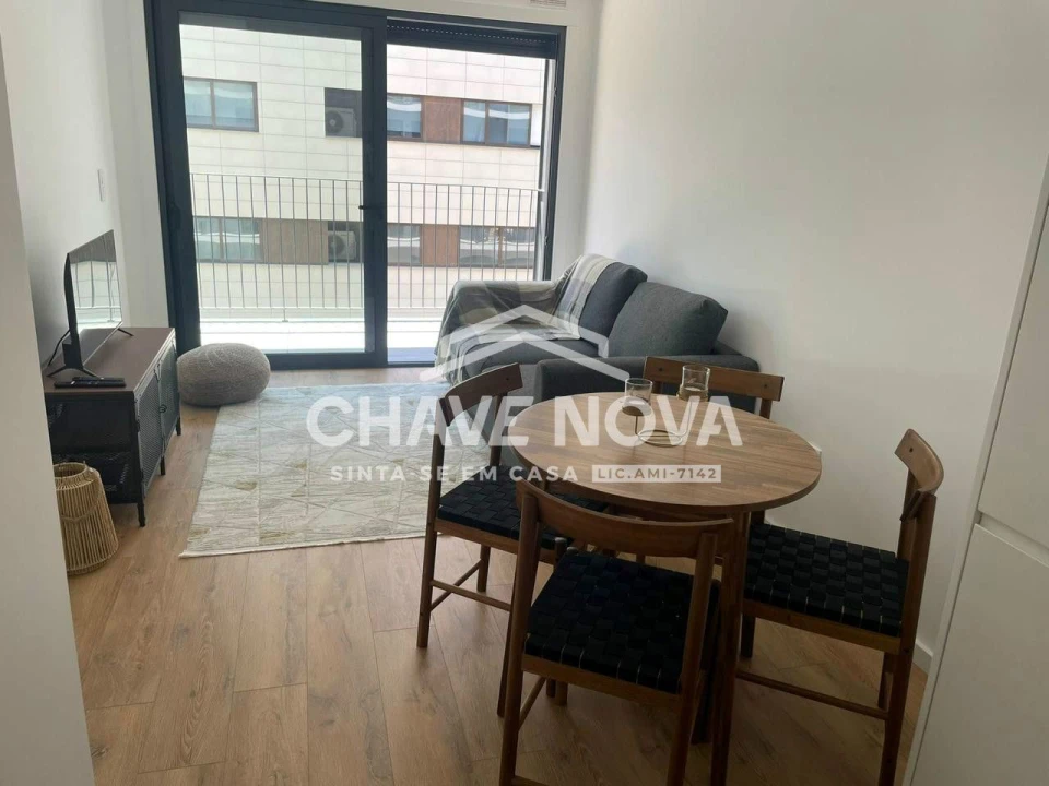 Apartamento T1 para Arrendamento em Arcozelo Foto 4