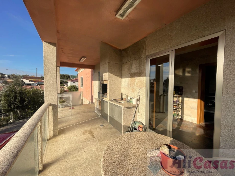 Moradia T3 para Venda em Nogueira da Regedoura Foto 11