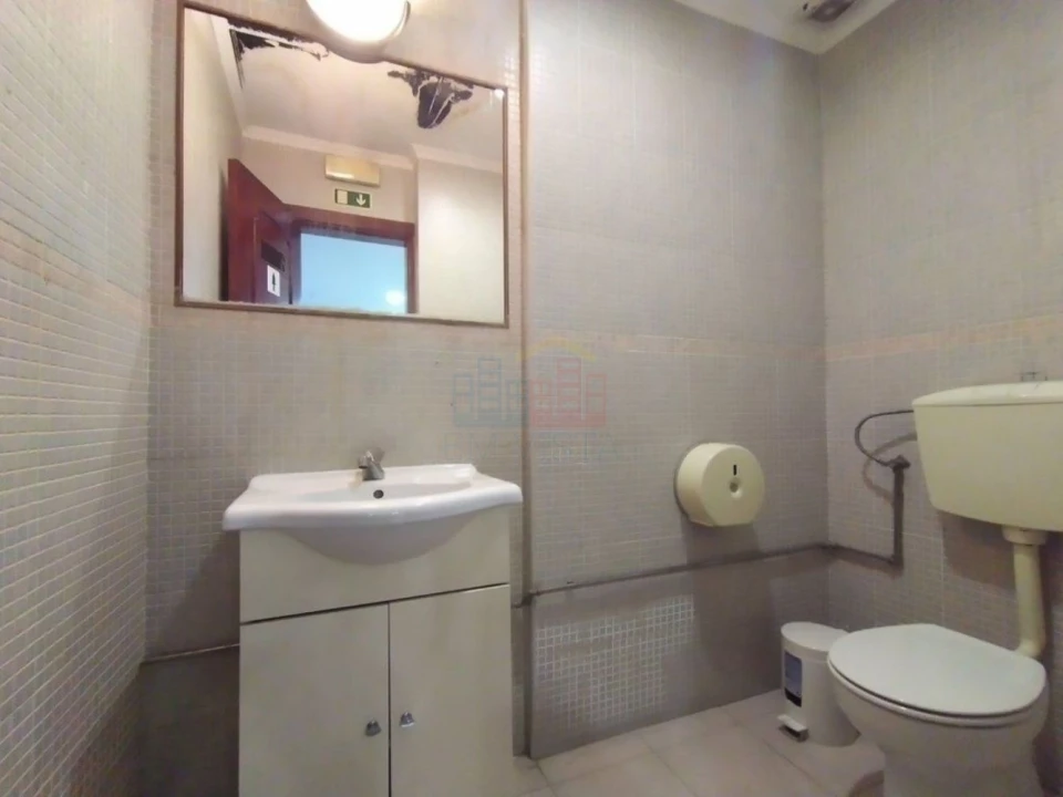 Loja para Venda em Alto do Seixalinho, Santo André e Verderena Foto 26