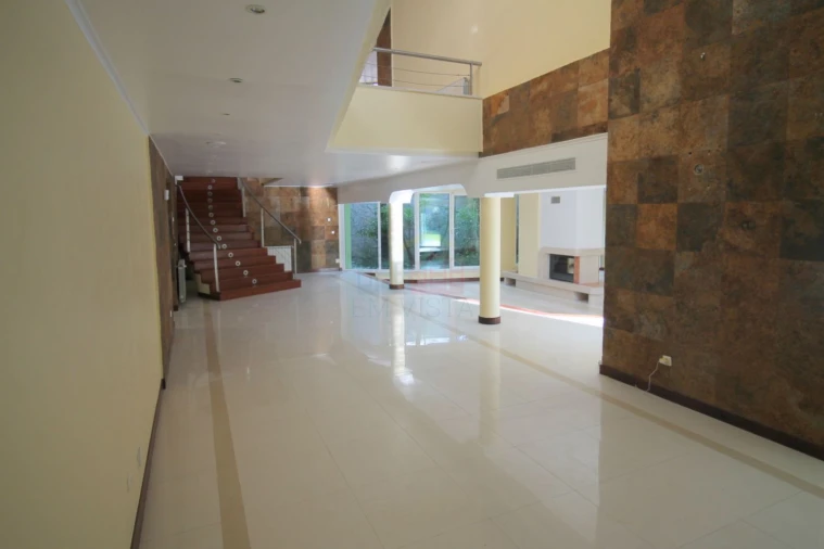 Moradia T6 para Venda em Queluz e Belas Foto 4