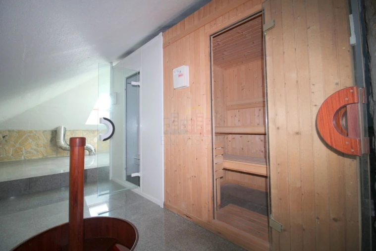 Moradia T6 para Venda em Queluz e Belas Foto 36