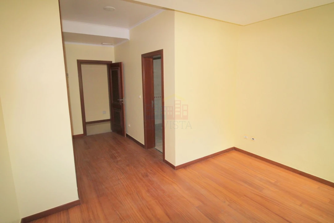 Moradia T6 para Venda em Queluz e Belas Foto 31