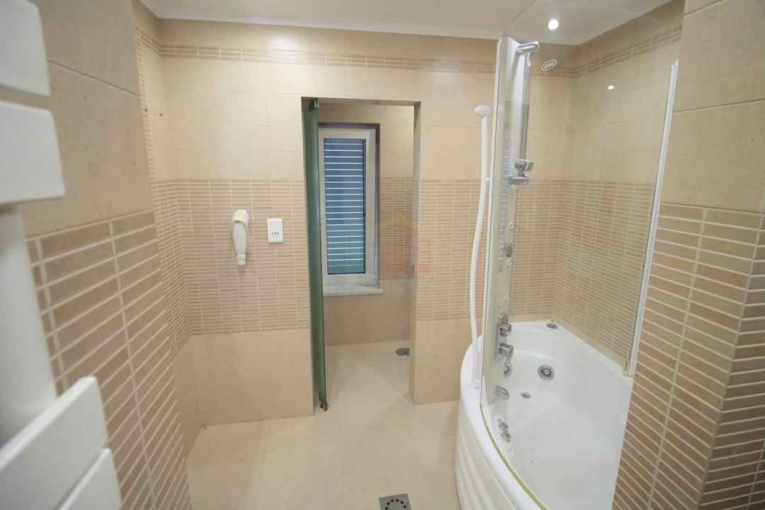 Moradia T6 para Venda em Queluz e Belas Foto 26