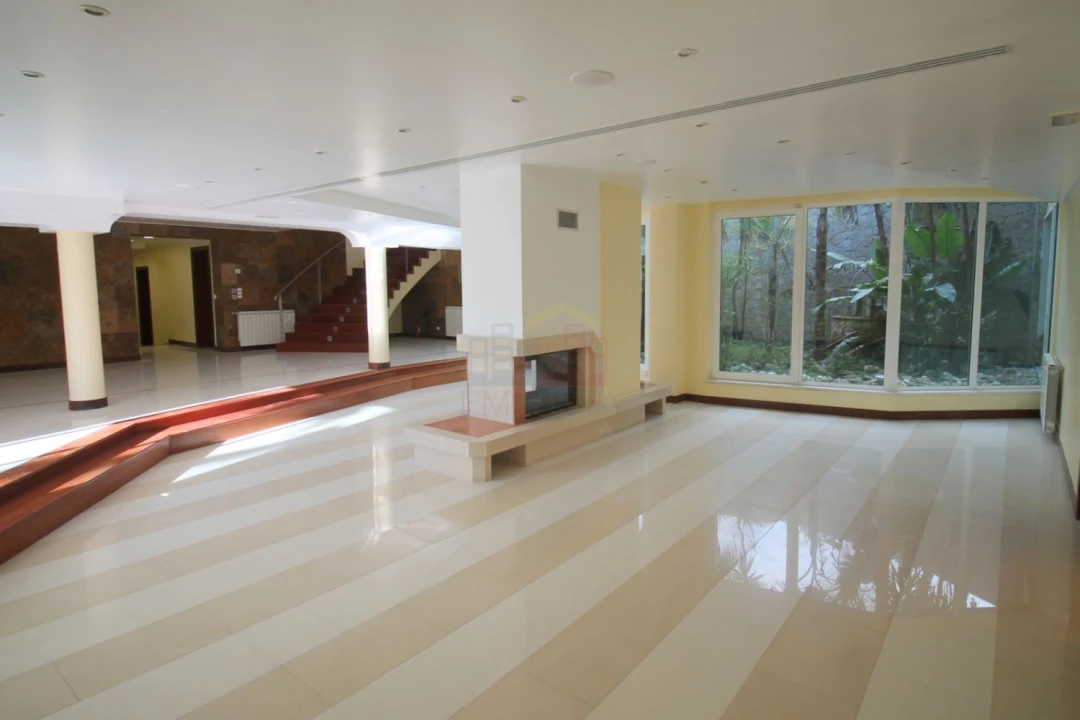 Moradia T6 para Venda em Queluz e Belas Foto 2