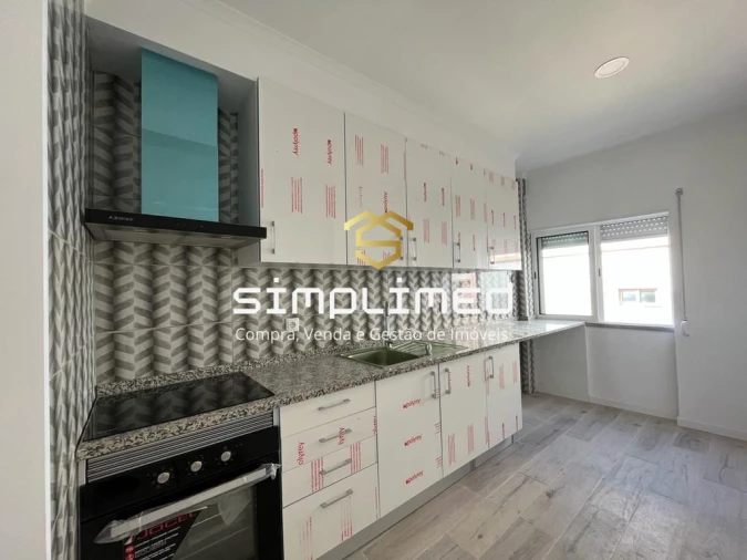 Apartamento T2 para Venda em Baixa da Banheira e Vale da Amoreira Foto 3