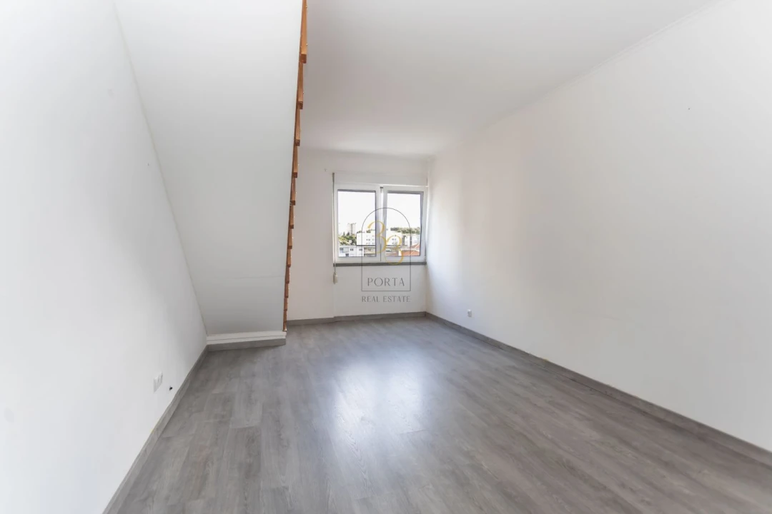 Apartamento T3 para Venda em Alvalade Foto 3