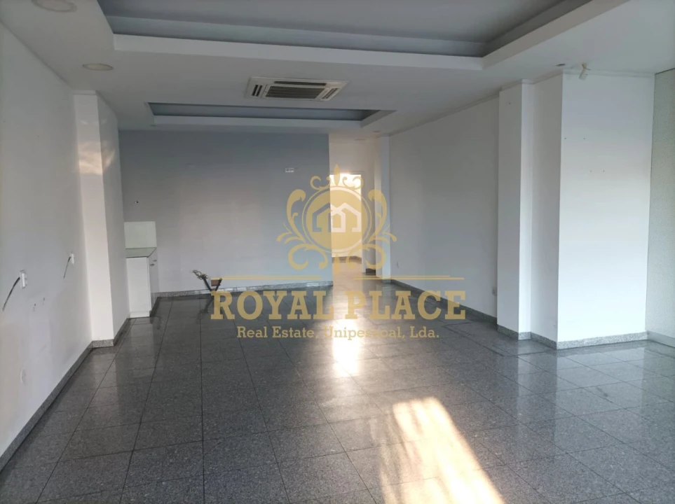 Loja para Arrendamento em Fiães Foto 3