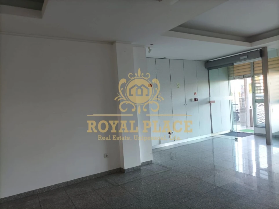 Loja para Arrendamento em Fiães Foto 4