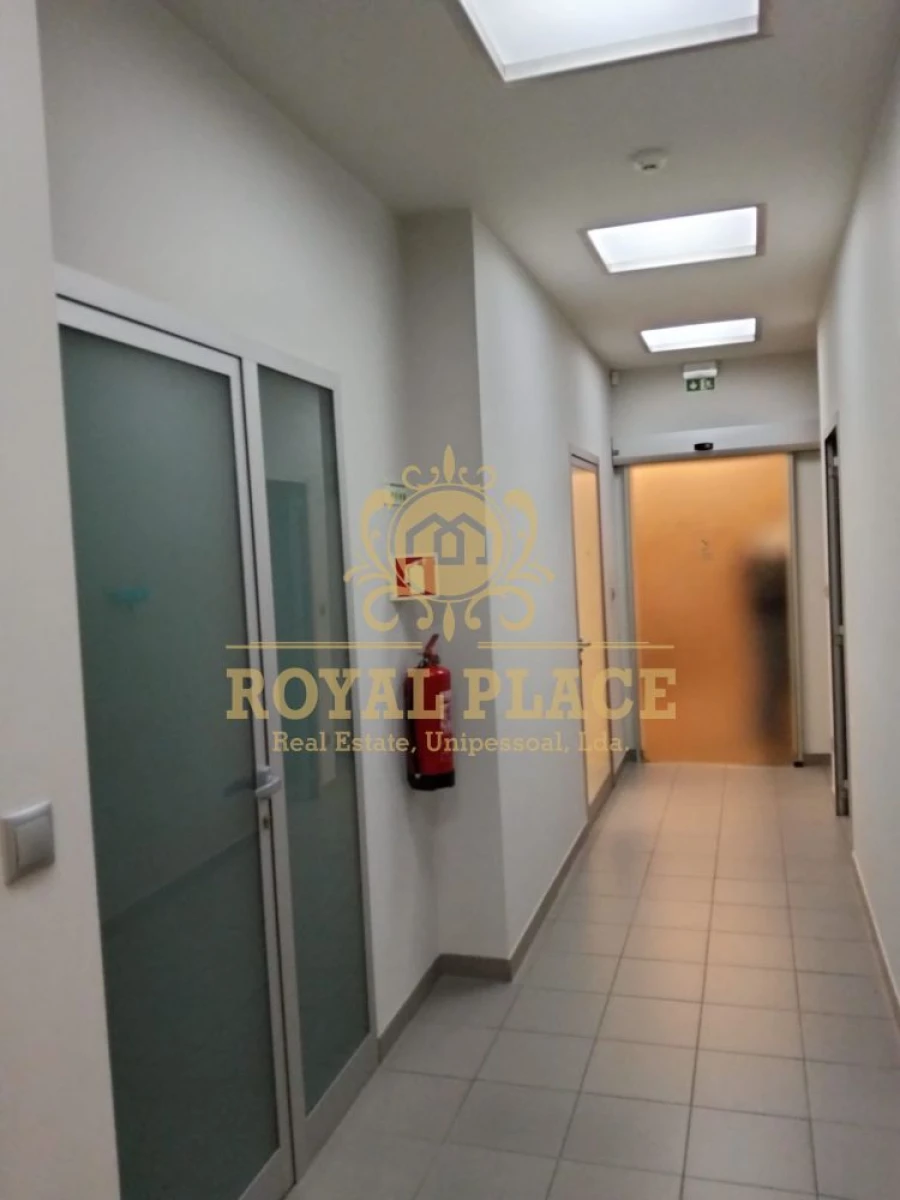 Loja para Arrendamento em Fiães Foto 22