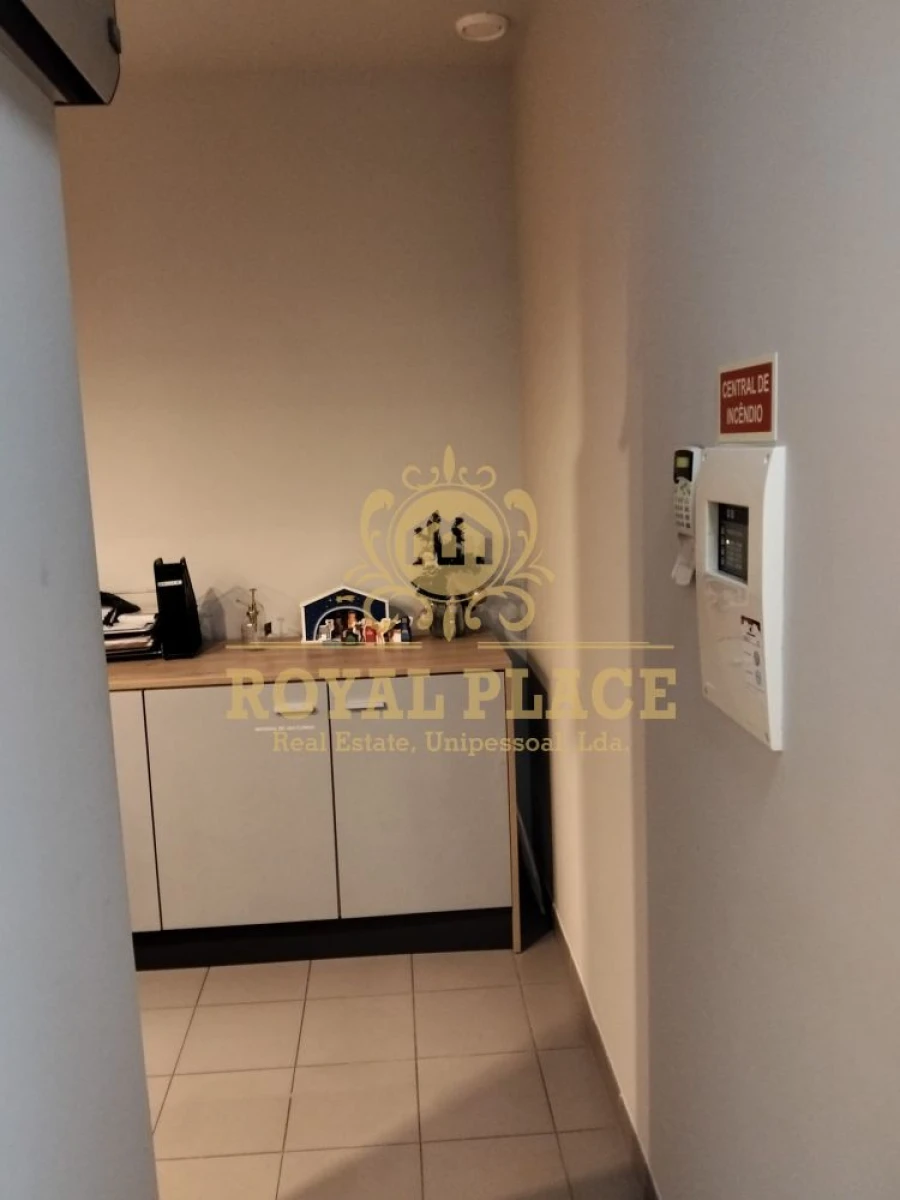 Loja para Arrendamento em Fiães Foto 21