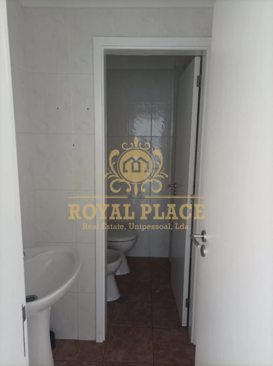 Loja para Arrendamento em Fiães Foto 8