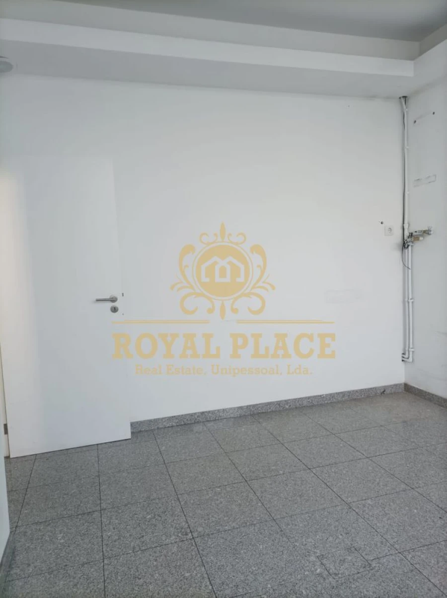 Loja para Arrendamento em Fiães Foto 7