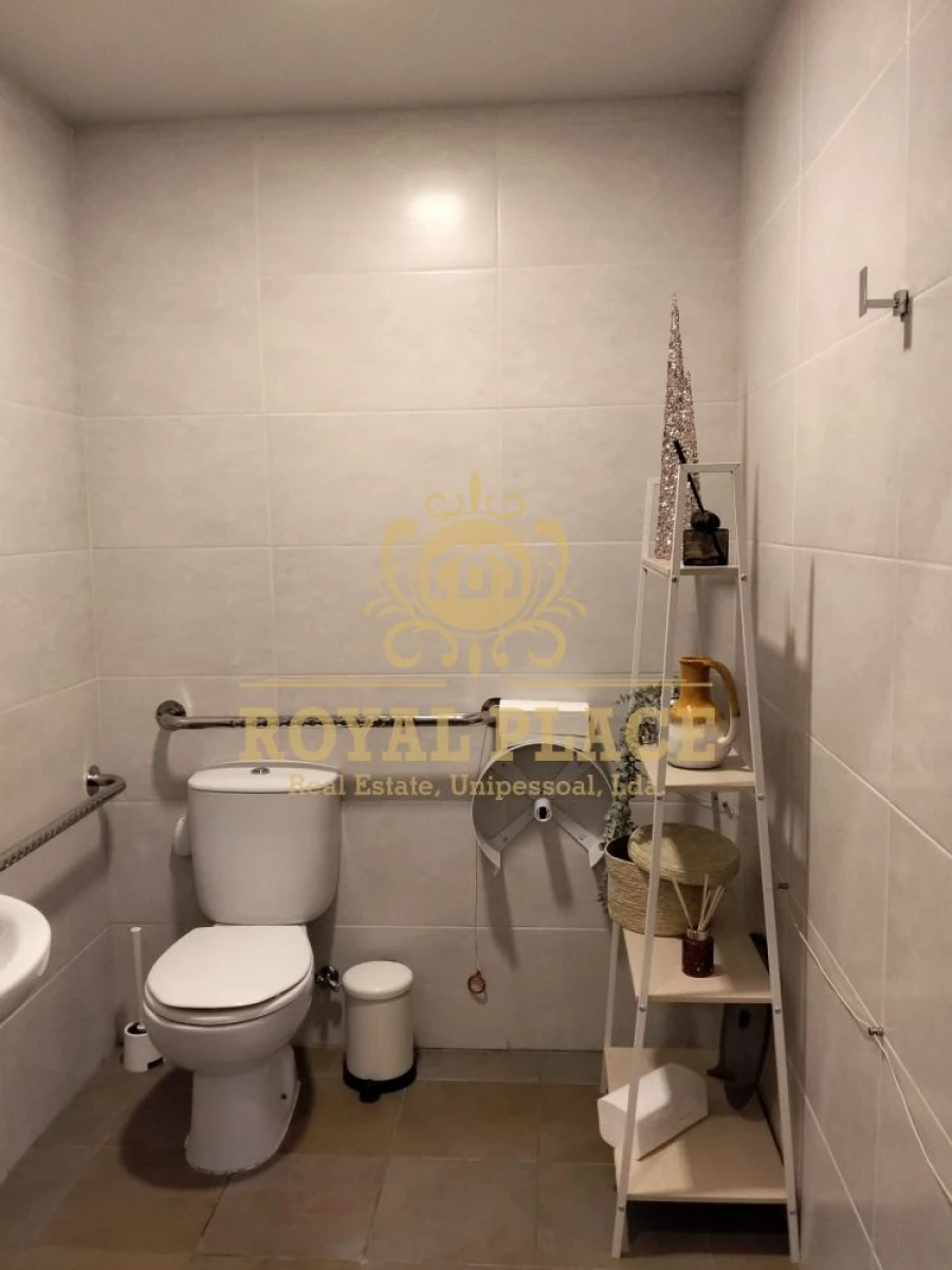 Loja para Arrendamento em Fiães Foto 16