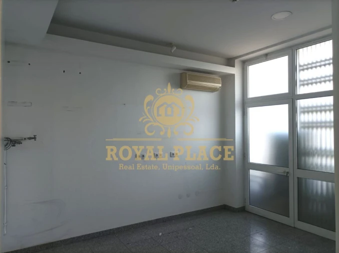 Loja para Arrendamento em Fiães Foto 13