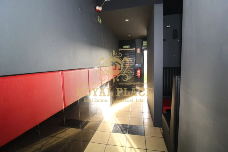 Loja para Arrendamento em São João de Ver Foto 8