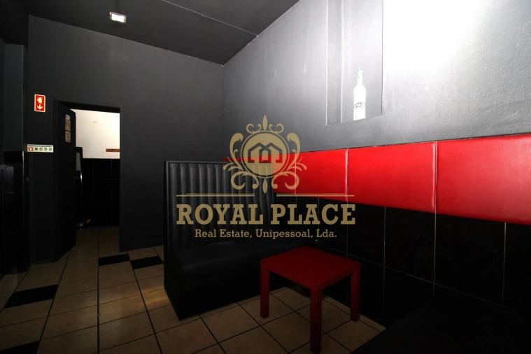 Loja para Arrendamento em São João de Ver Foto 3