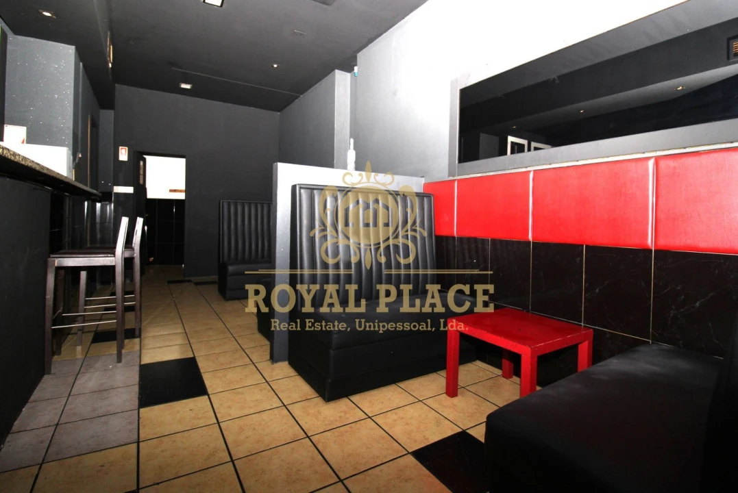 Loja para Arrendamento em São João de Ver Foto 2