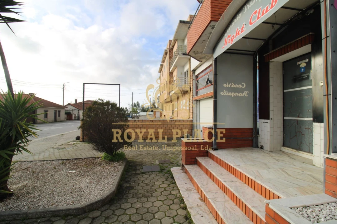 Loja para Arrendamento em São João de Ver Foto 12