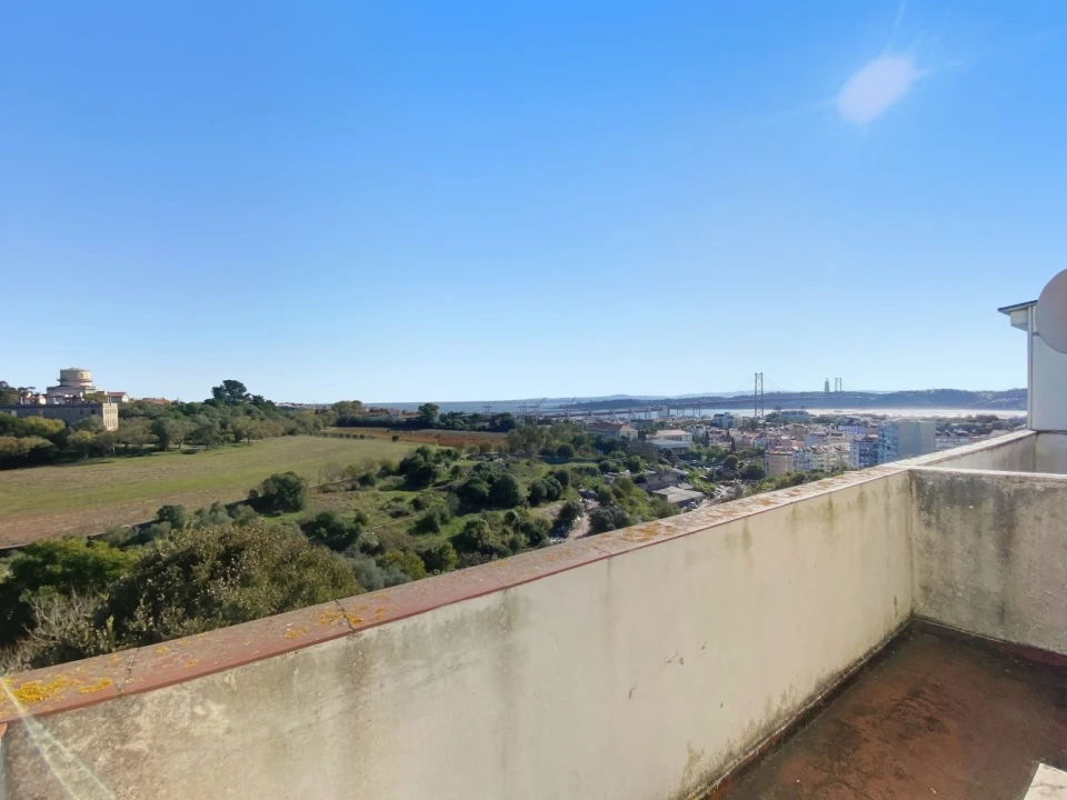 Apartamento T2 para Venda em Ajuda Foto 18