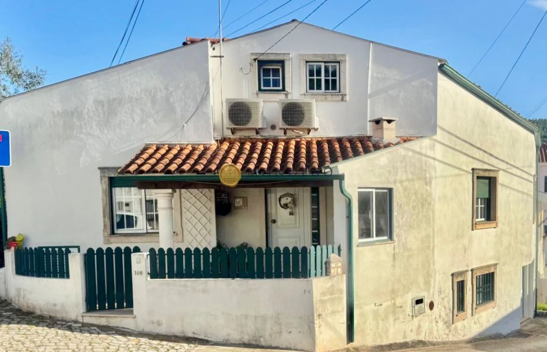 Moradia T2 para Venda em Santo Antonio dos Olivais Foto 1