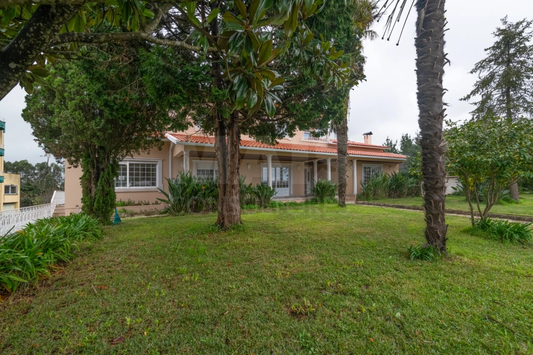 Moradia T5 para Venda em Meirinhas Foto 1