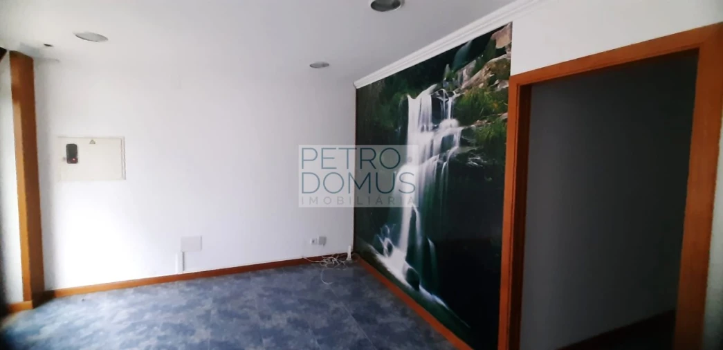 Loja para Arrendamento em Marrazes e Barosa Foto 1