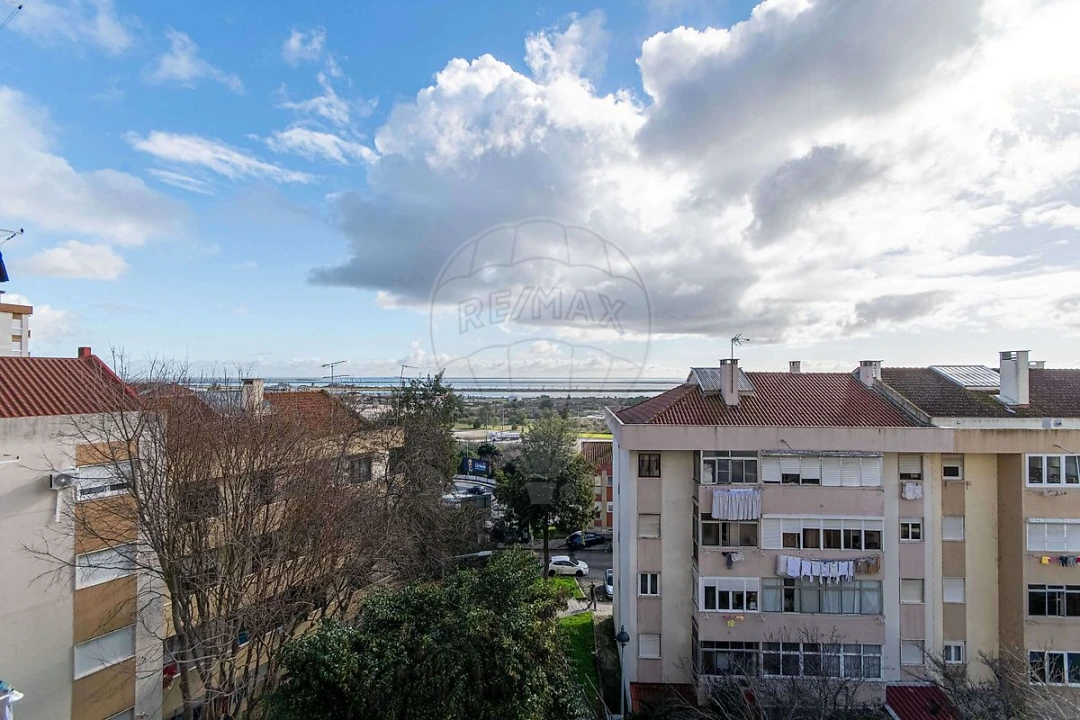 Apartamento T3 para Venda em Póvoa de Santa Iria e Forte da Casa Foto 26