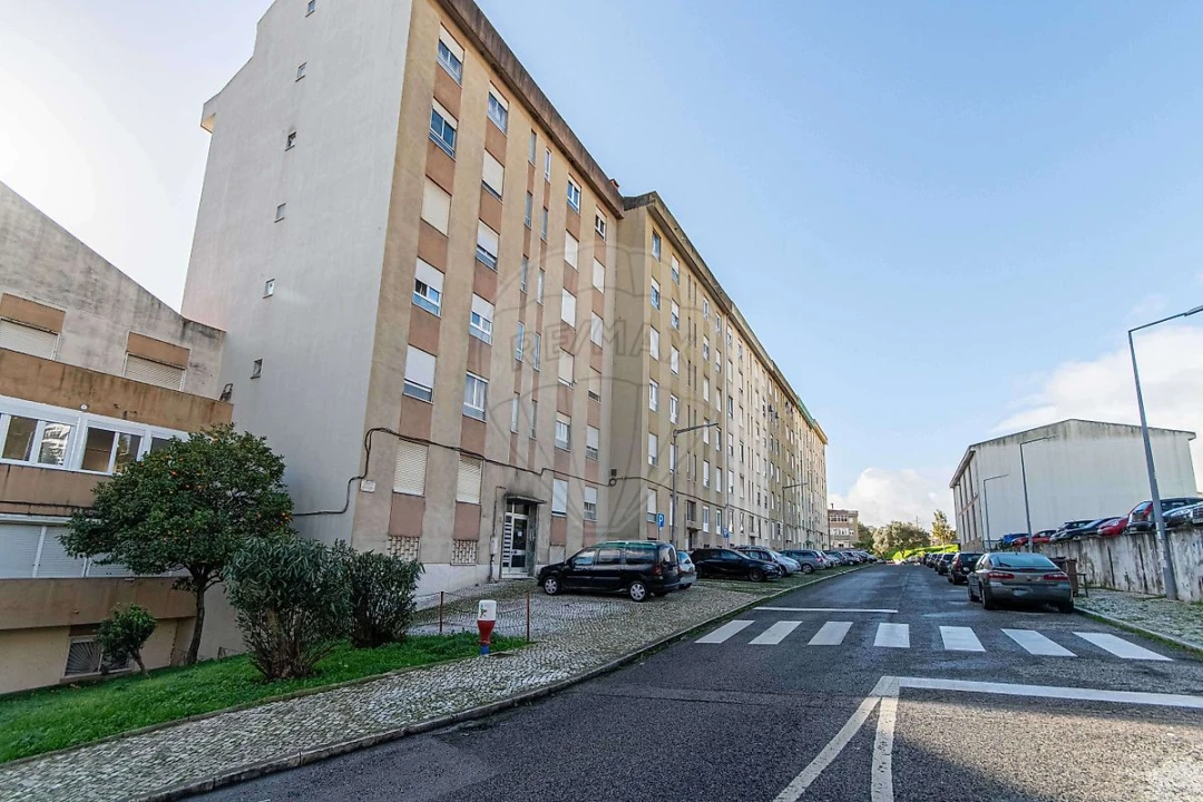 Apartamento T3 para Venda em Póvoa de Santa Iria e Forte da Casa Foto 4