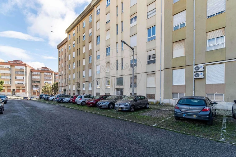 Apartamento T3 para Venda em Póvoa de Santa Iria e Forte da Casa Foto 2