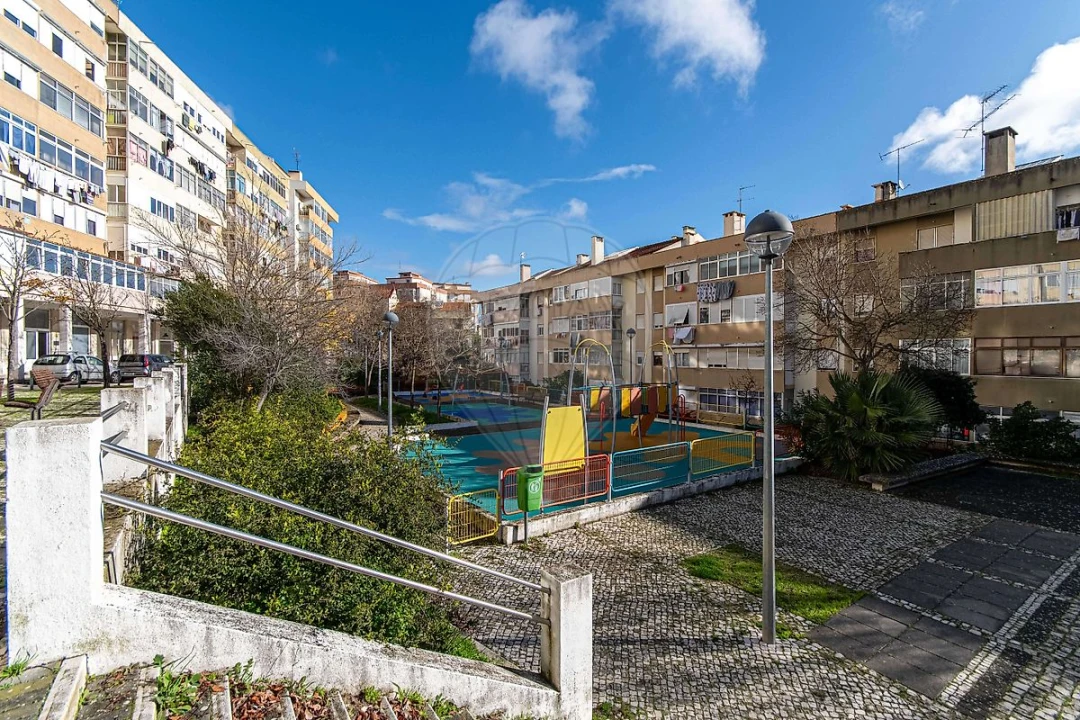 Apartamento T3 para Venda em Póvoa de Santa Iria e Forte da Casa Foto 3