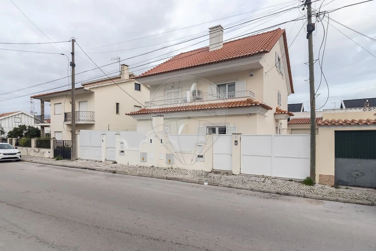 Moradia T3 para Venda em Quinta do Conde Foto 2