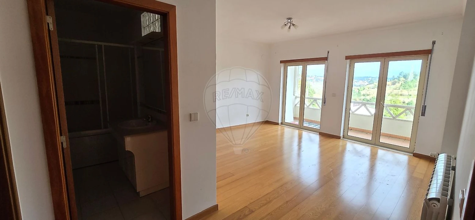 Moradia T4 para Venda em Leiria, Pousos, Barreira e Cortes Foto 17