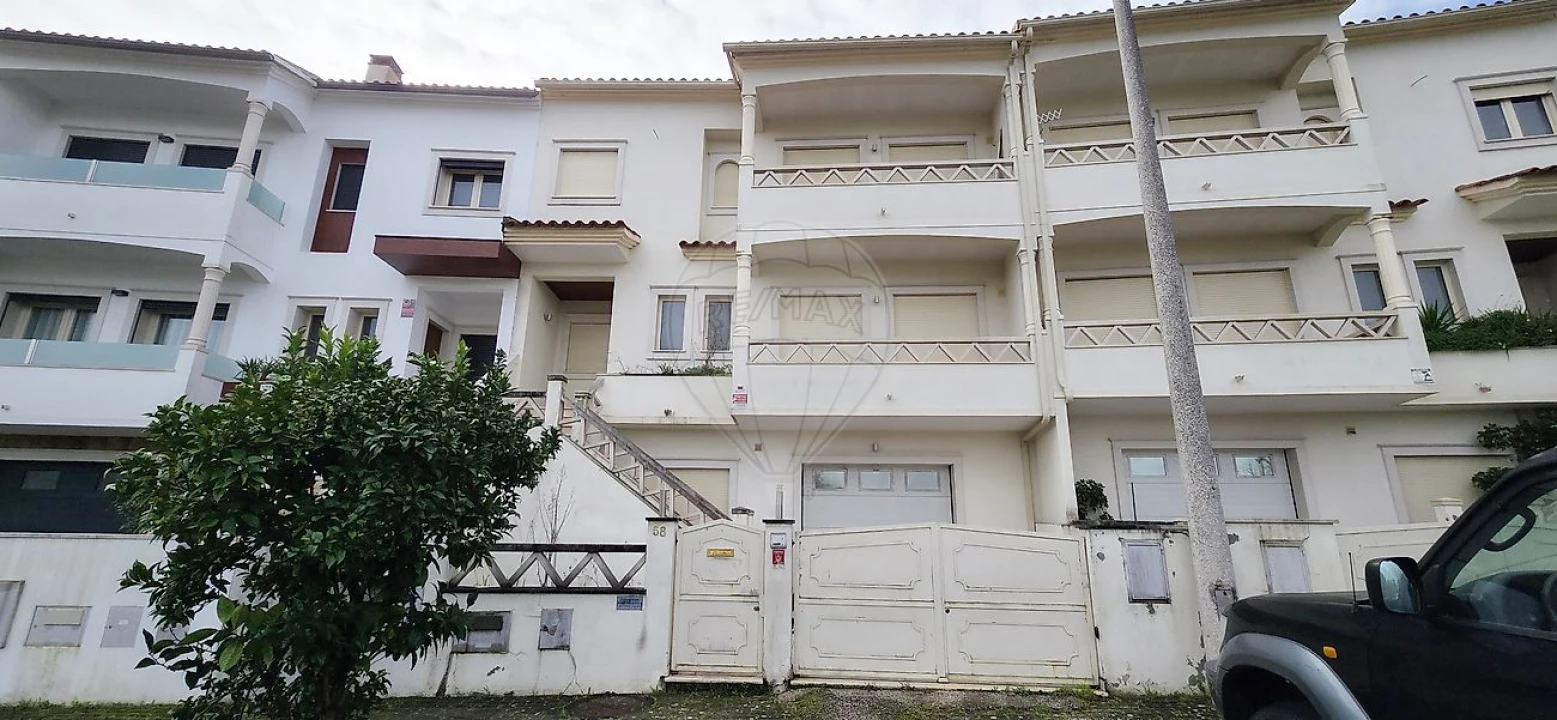 Moradia T4 para Venda em Leiria, Pousos, Barreira e Cortes Foto 1