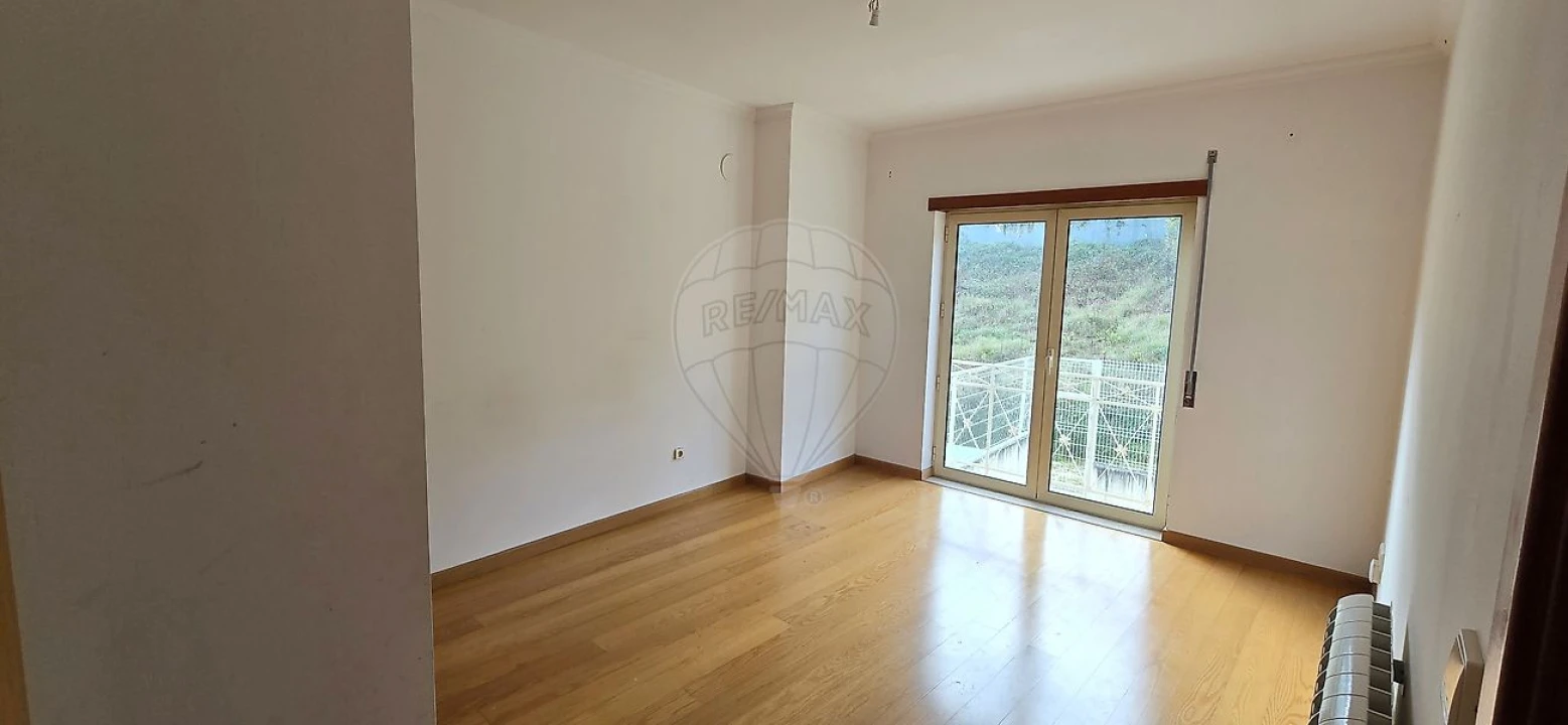 Moradia T4 para Venda em Leiria, Pousos, Barreira e Cortes Foto 12