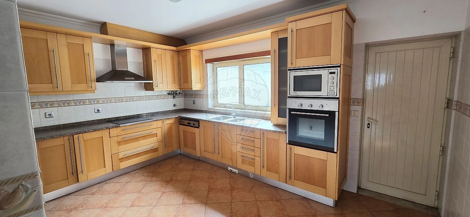 Moradia T4 para Venda em Leiria, Pousos, Barreira e Cortes Foto 2