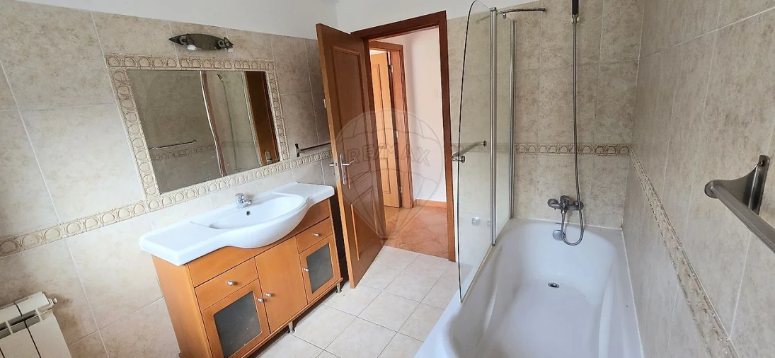 Moradia T4 para Venda em Leiria, Pousos, Barreira e Cortes Foto 14