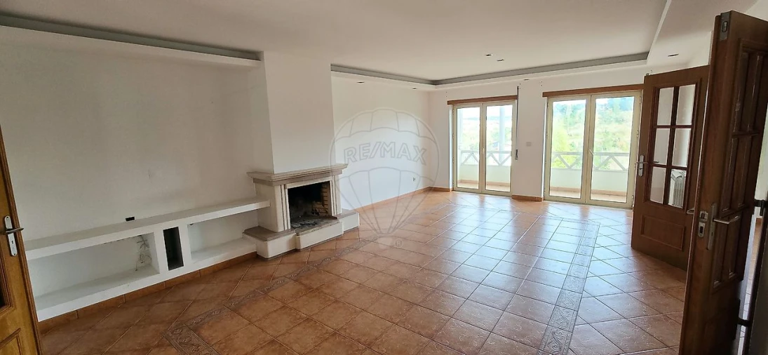 Moradia T4 para Venda em Leiria, Pousos, Barreira e Cortes Foto 4