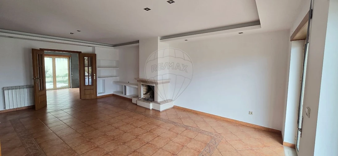 Moradia T4 para Venda em Leiria, Pousos, Barreira e Cortes Foto 8