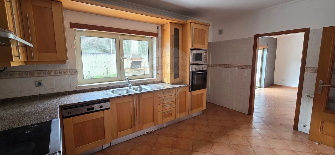 Moradia T4 para Venda em Leiria, Pousos, Barreira e Cortes Foto 6