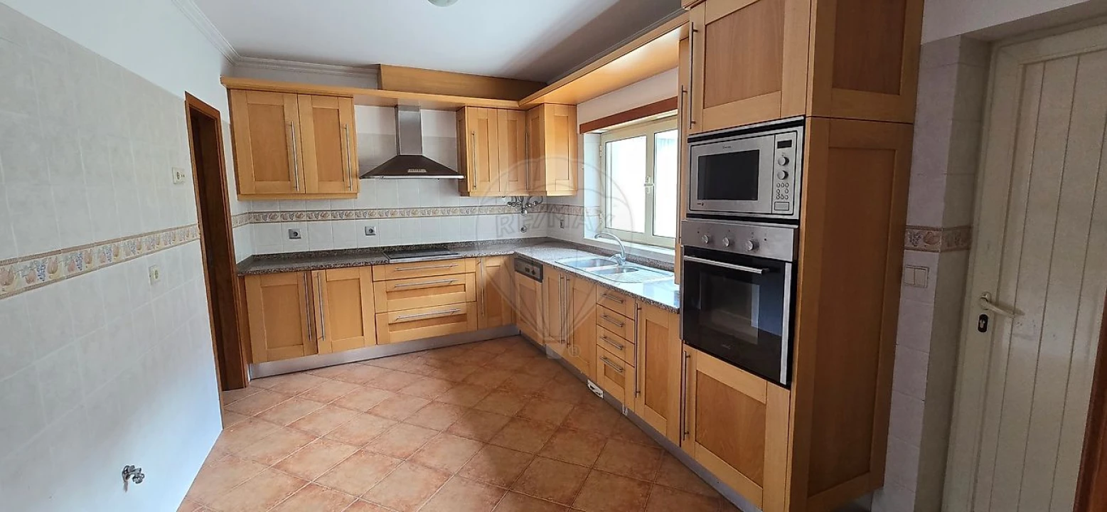 Moradia T4 para Venda em Leiria, Pousos, Barreira e Cortes Foto 7