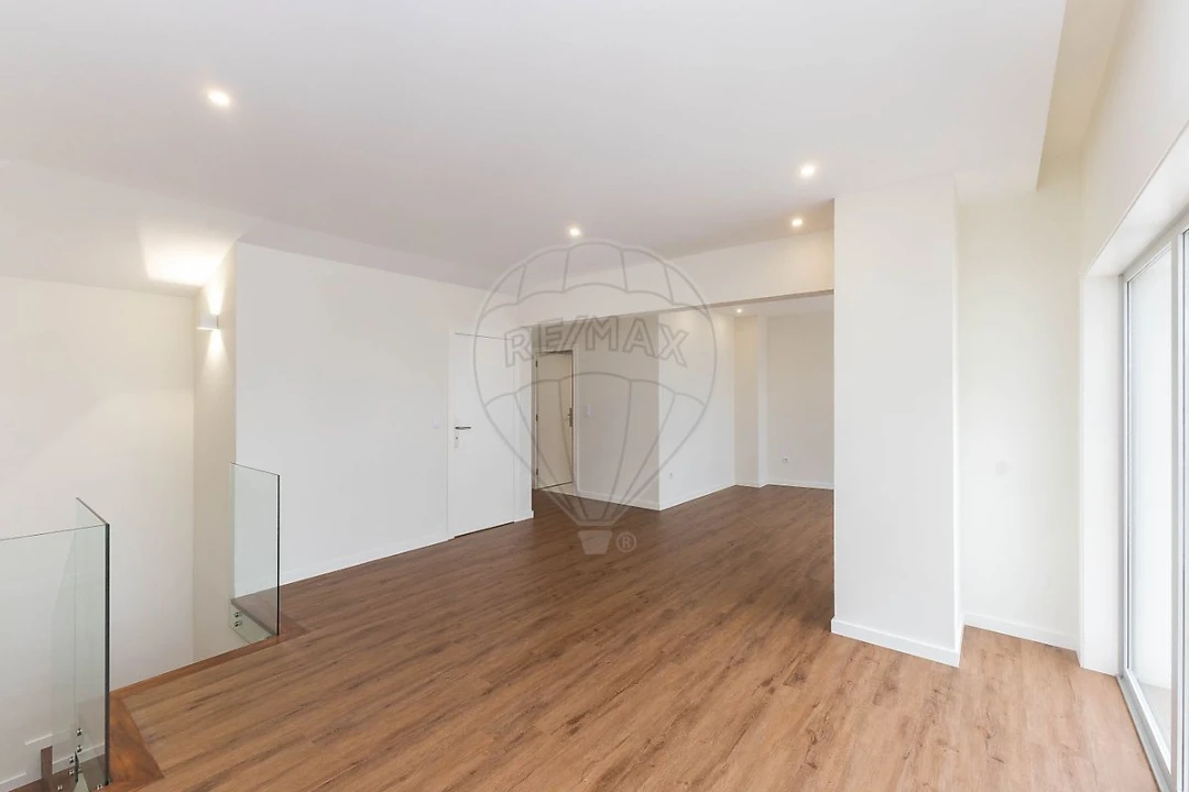 Apartamento T4 para Venda em Silvalde Foto 38