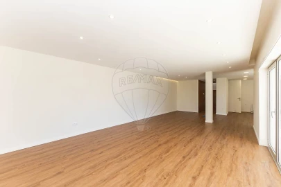 Apartamento T4 para Venda em Silvalde